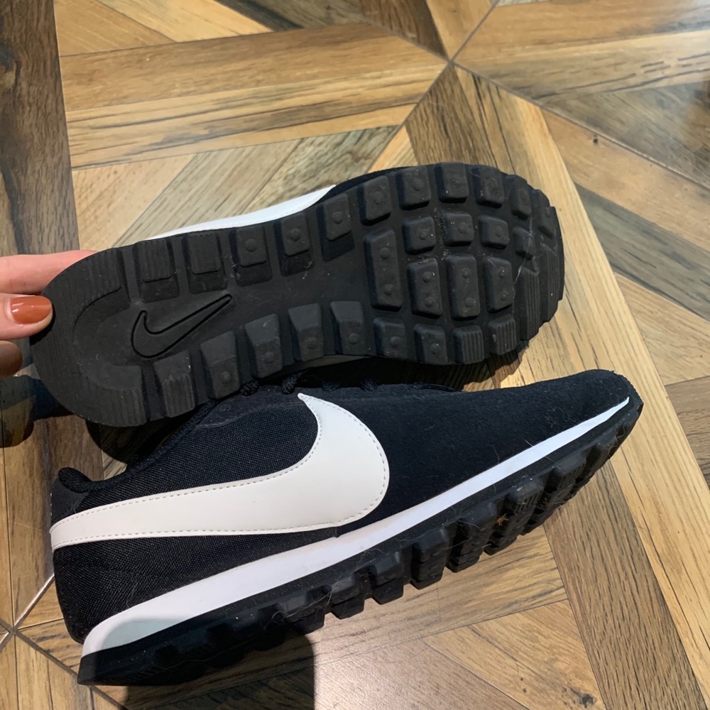 Nike Lifestyle Kicks SWOOSH